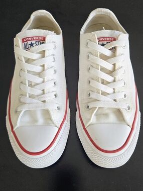 Converse Chuck Taylor All Star Classic Low Top Sneakers – White – Women's 7 / EU
